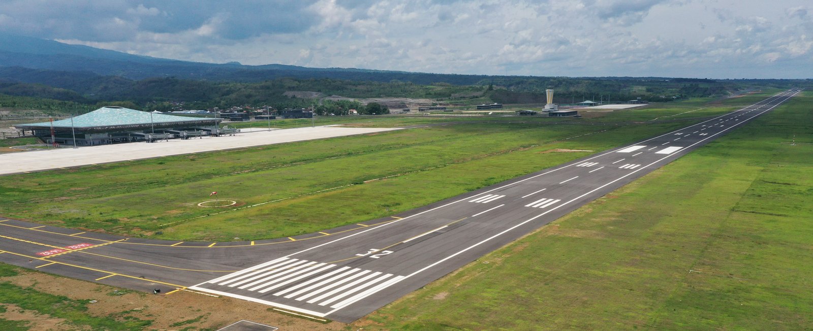 Hero Section Bermuda Grass Dhoho Airport